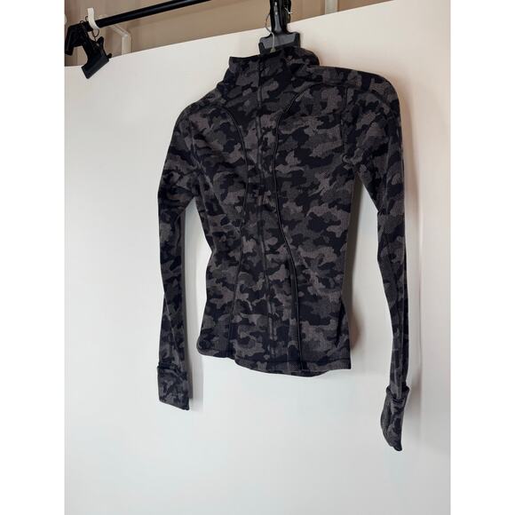 Lululemon run briskly 1/2 zip camo 2 - Picture 5 of 6